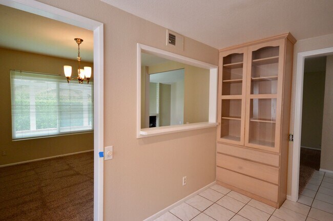 Building Photo - 2 Bedroom plus Den Home in 55+ Community i...
