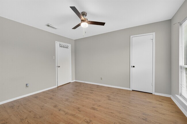 Building Photo - 1445 Bonanza Rd