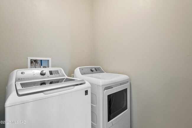 Building Photo - 7526 E Chalkboard Ct