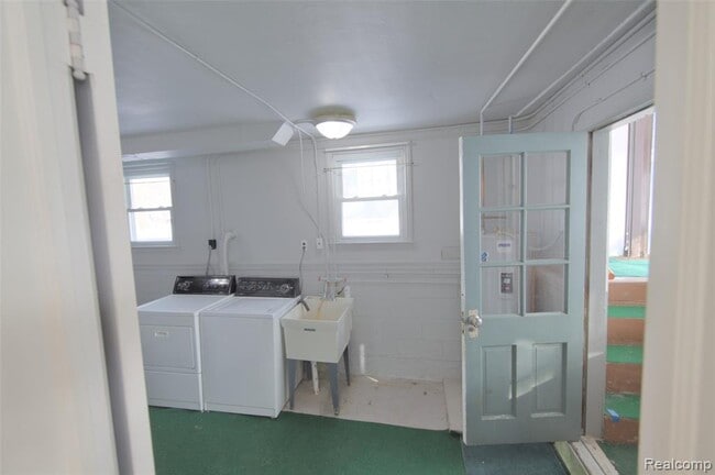 Building Photo - 9249 Whitall Ln