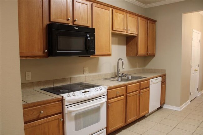 Building Photo - 207 N McGuire Ave