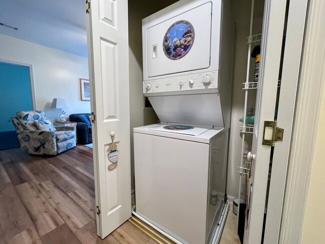 Building Photo - ADORABLE 2 BR, 2 BA CONDO - FURNISHED OR U...