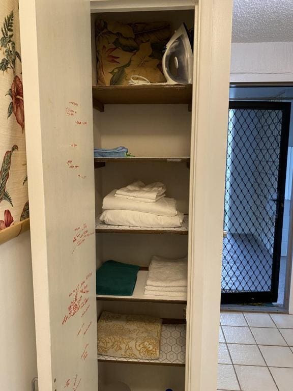 Building Photo - 75-6016 Alii Dr #222