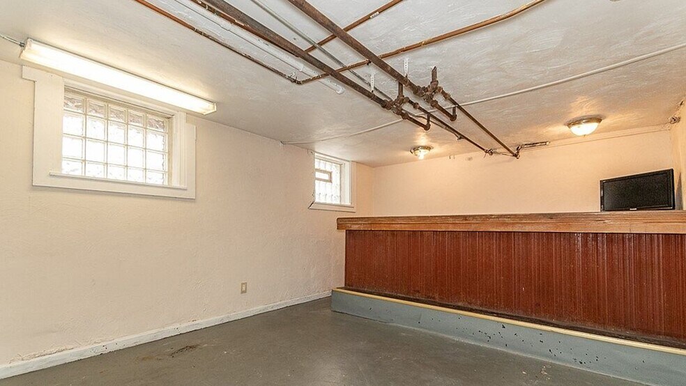 Building Photo - 1485 E 106th St