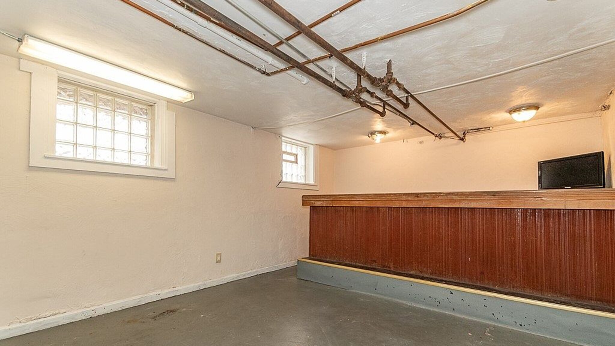 Building Photo - 1485 E 106th St