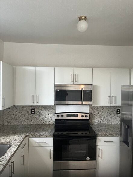 Building Photo - 2856 SE 15th Rd