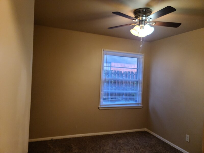 Building Photo - 2539 Hillsboro Ave