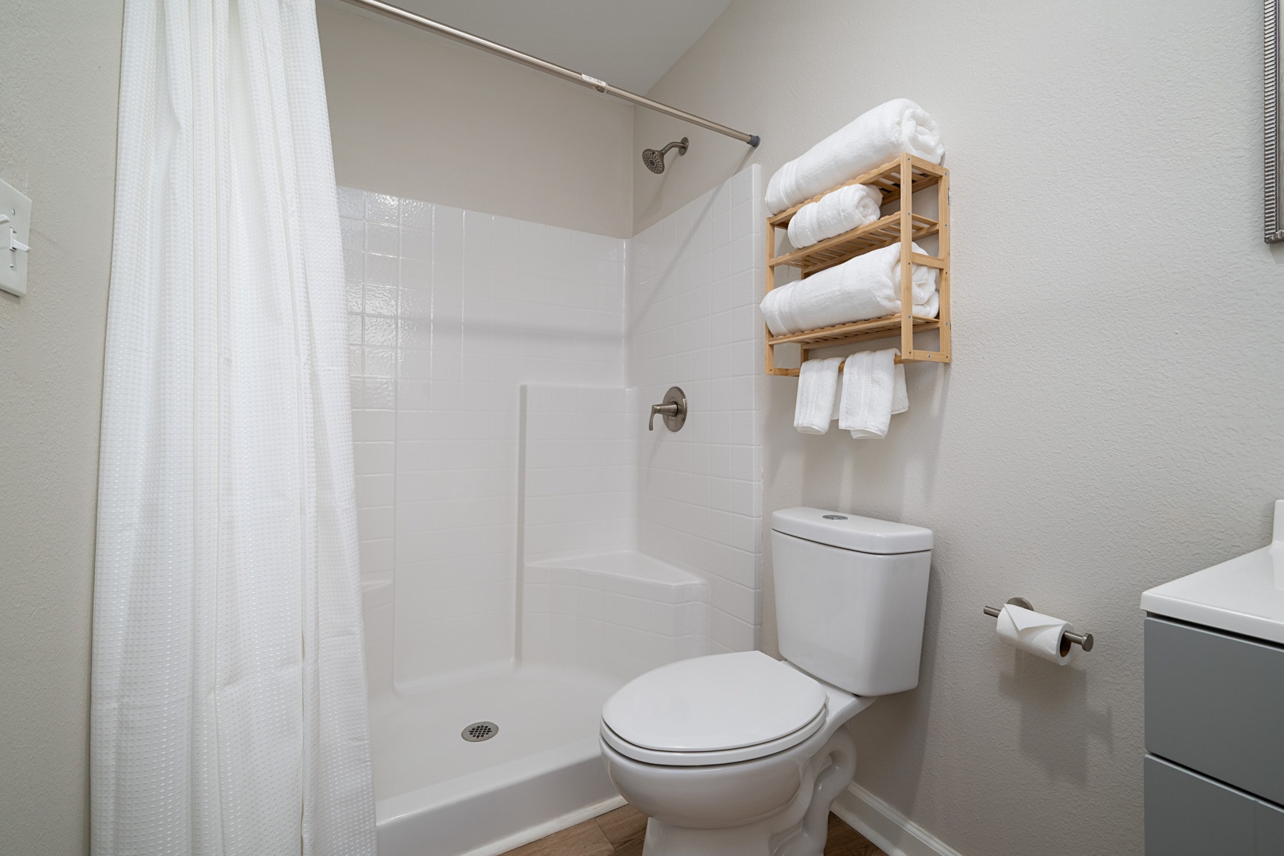 Building Photo - 1528 E Devine St