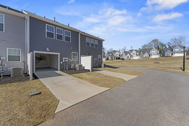 Building Photo - Luxury 3BR/2.5BA Craftsman Townhome with Designer Finishes & Open-Concept Living in Trailside at ...