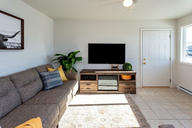 Building Photo - 3 Bedroom, Single-story Townhomes for rent...