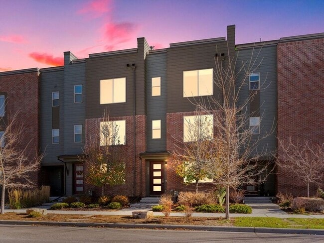 Primary Photo - 2504 N Moline St