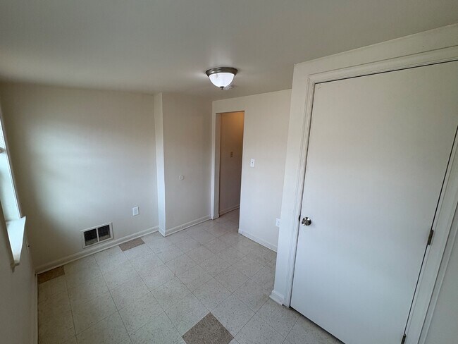 Building Photo - 428 S Gilmor St