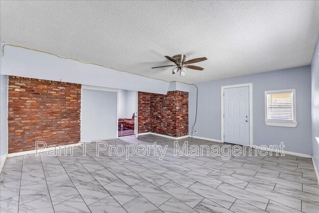 Building Photo - 11403 Largo Dr