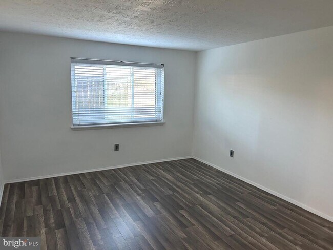 Building Photo - 12405 Hickory Tree Way