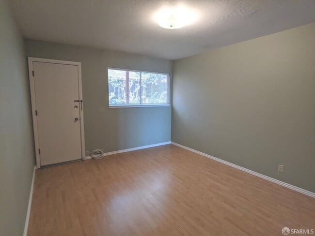Building Photo - 184 Portola Dr