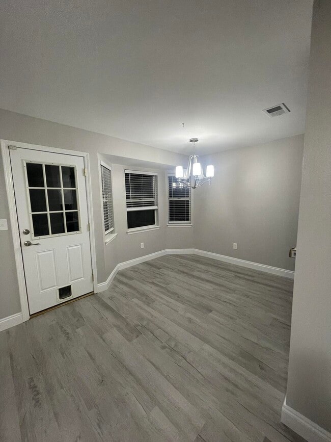 Building Photo - 162 Meadowbrook Ct