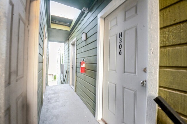 Building Photo - 9815 Walnut St