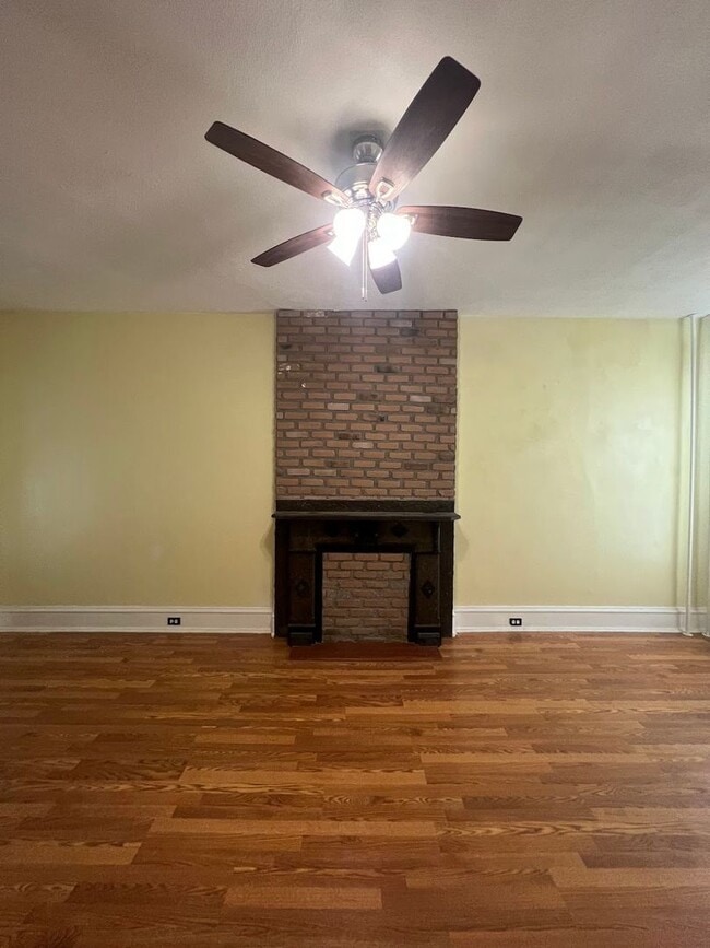 Building Photo - Spacious 5 Bedroom, 2 Bath Home