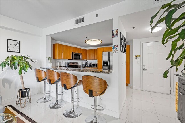 Building Photo - 6362 Collins Ave