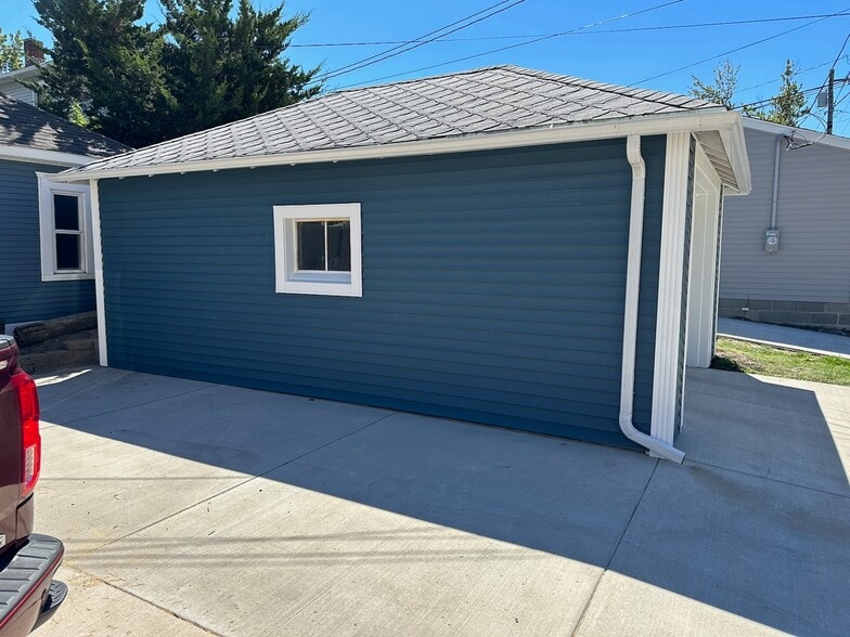 Building Photo - 712 Broad St