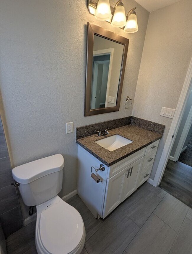Building Photo - 3 Bedroom - 1 Bath House in San Diego