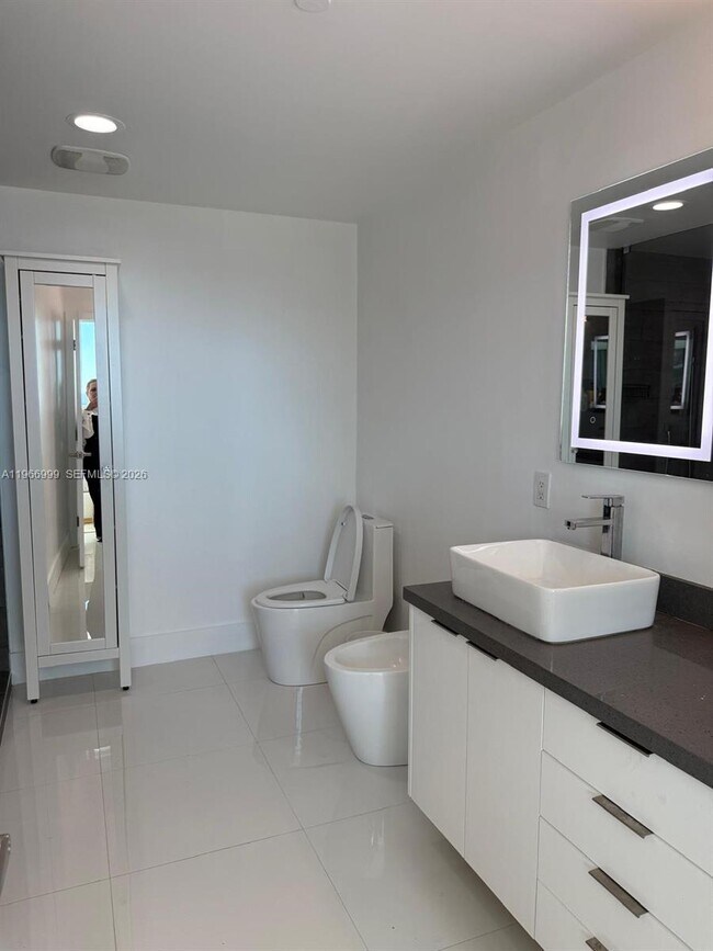 Building Photo - 888 Biscayne Blvd