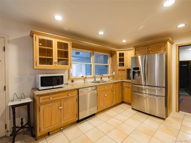 Building Photo - 11 Geralind Dr