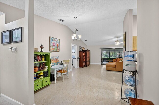 Building Photo - 15 Farnworth Dr