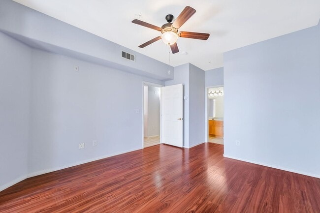 Building Photo - Modern Ground-Level Condo With A One Car Garage in Prime Southwest Location with Resort-Style Ame...