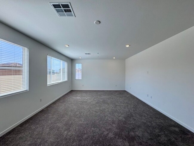Building Photo - Brand new 4 bedroom Winchester home with a...