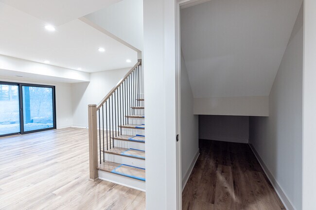 Building Photo - 871 Rosemary Gdns