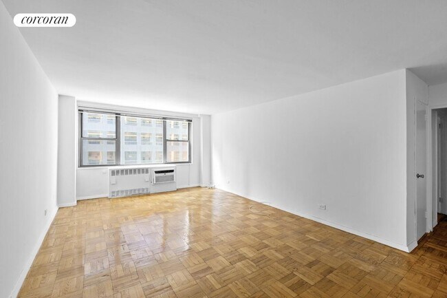 Building Photo - 209 E 56th St