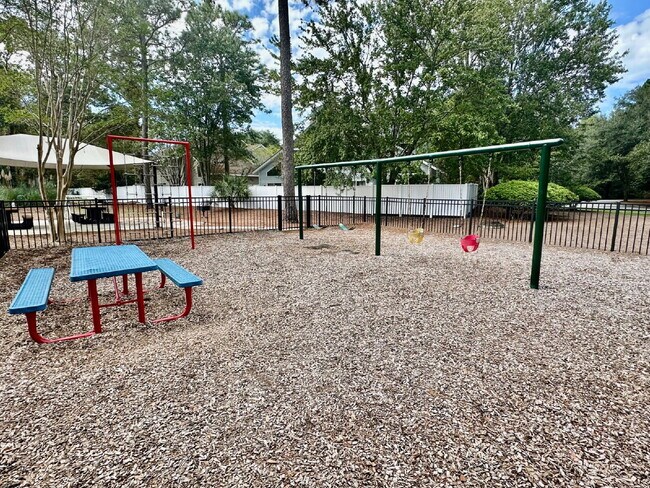 Building Photo - Bright and Airy Three Bedroom Home in Lake Linden! *MOVE IN SPECIAL AVAILABLE*