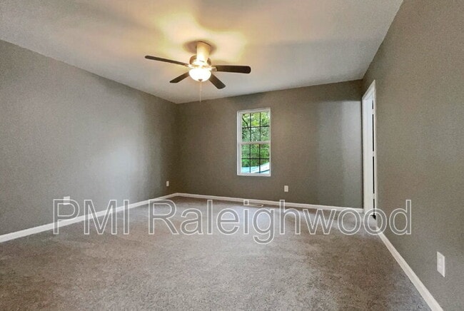 Building Photo - 414 Longfellow St