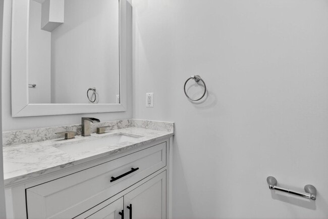 Building Photo - Spacious New Build in Quiet Glenmont / Silver Spring - Available Now