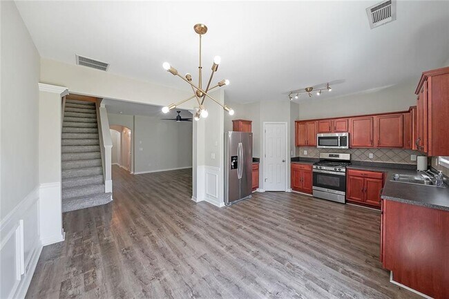 Building Photo - 2062 Lakeshore Overlook Dr