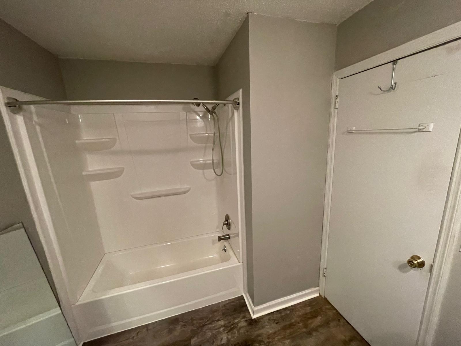 Main Bathroom - 1936 Ashmore Ave