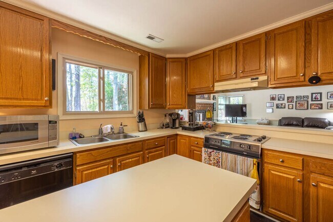 Building Photo - 917 Fox Ridge Trail