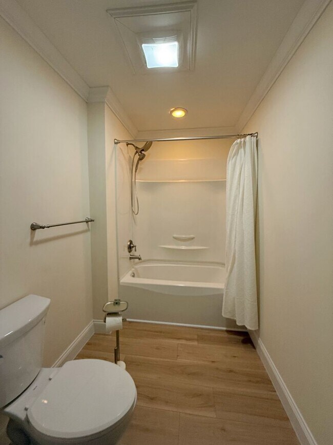 Building Photo - 315 E Millers Cove Rd