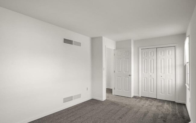 Building Photo - 653 Park Ridge Dr