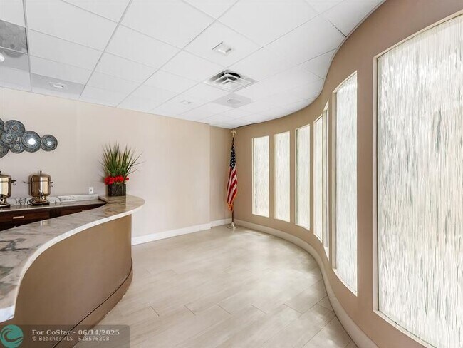 Building Photo - 3500 Galt Ocean Dr