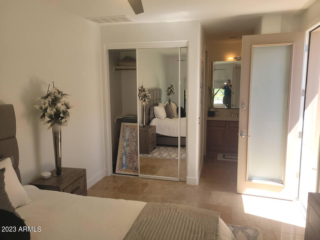 Building Photo - 10694 E Firethorn Dr