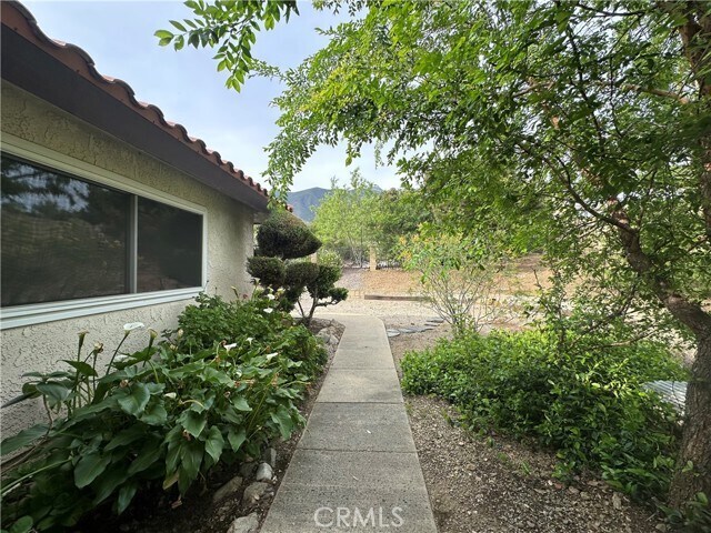 Building Photo - 9388 Valley View St