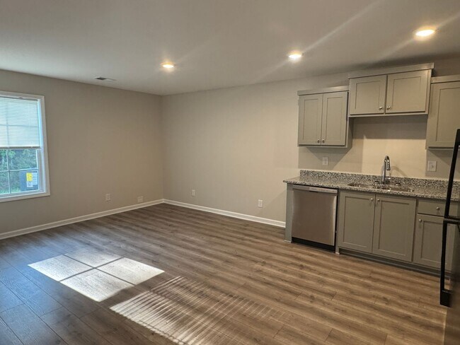 Building Photo - 203 Mountaindale Dr