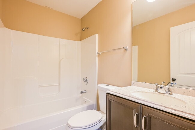 Building Photo - 2032 Belmont Dr