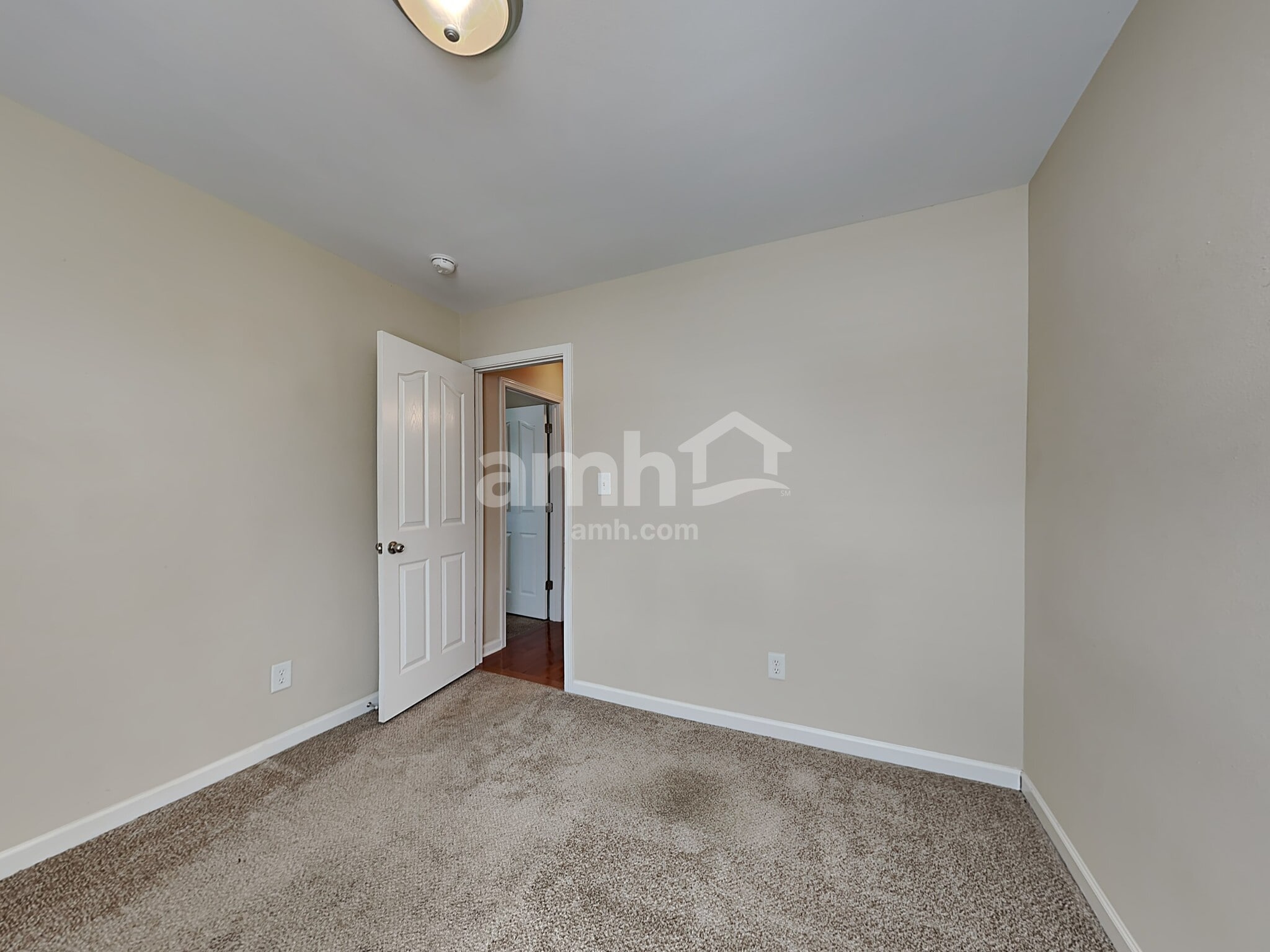 Building Photo - 714 W Parris Ave