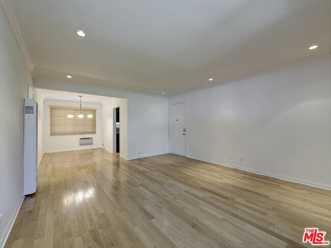Primary Photo - 1217 N Crescent Heights Blvd