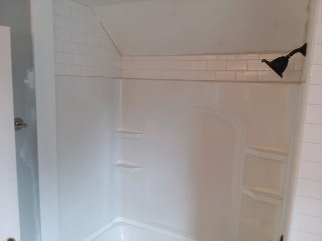 Building Photo - 322 E 4th St