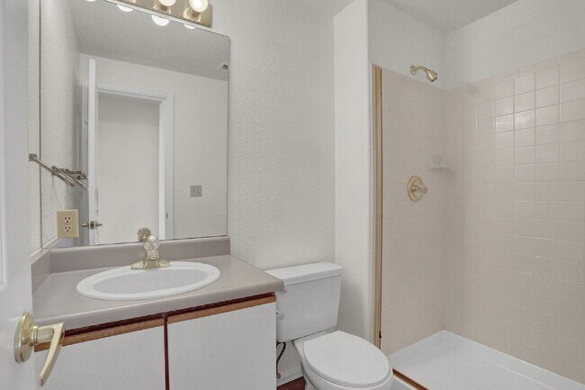 Building Photo - 6925 Yellowpine Dr