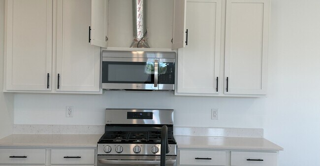 Building Photo - 2154 Tyrone Dr